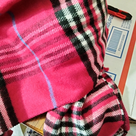 Chanel Tablet / personals bag $38 Sz 10x7x3 est inches + free scarf . - Picture 8 of 8